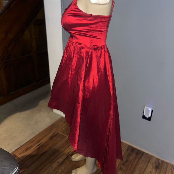 B. Smart dark red maxi punk shiny hi-lo gown - 13/14 - Picture 3 of 6